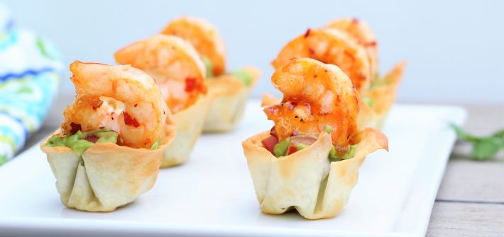Wonton Guacamole Cups with Sweet Chili Shrimp- thaicaliente.com
