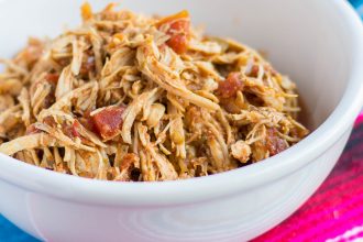 Salsa Chicken made in the Instant pot in 20 minutes. Thaicaliente.com