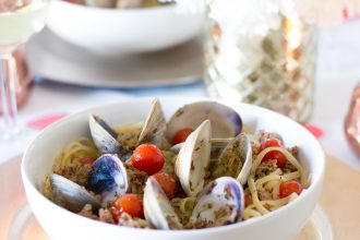 Spicy Sausage and Clams Linguine- thaicaliente.com